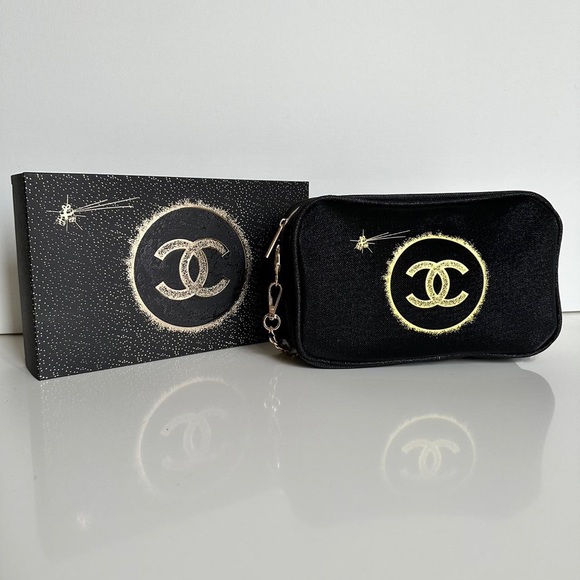 ✨ New Chanel Beauty holiday limited edition bag✨ - Picture 1 of 14
